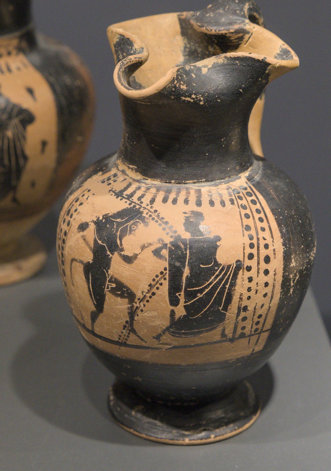 Oénochoé à embouchure trilobée